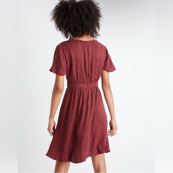 Madewell | V-Neck Fit-and-Flare Dress in Dot Jacquard - Picture 8 of 9